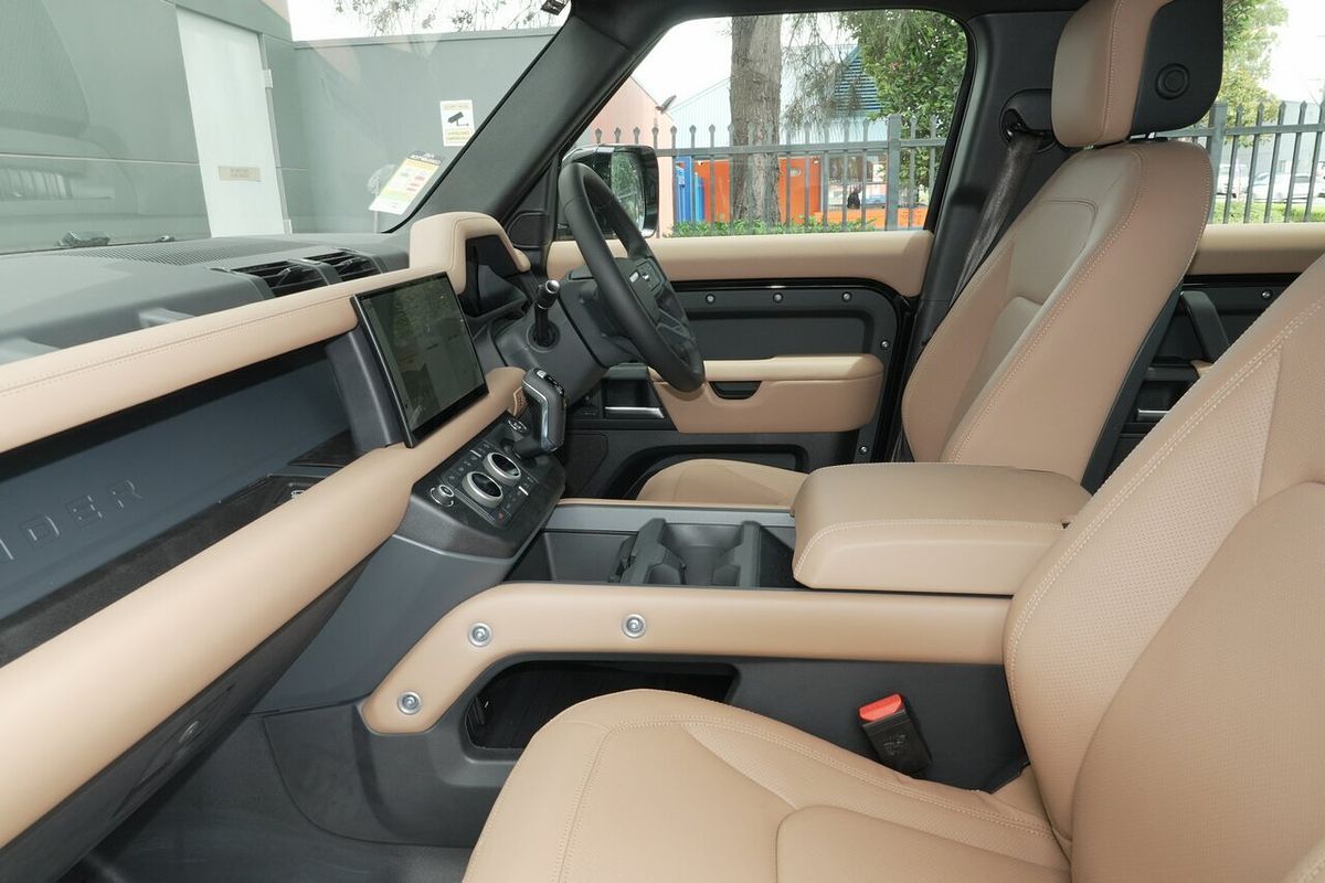 2025 Land Rover Defender 110 D350 X-Dynamic SE L663