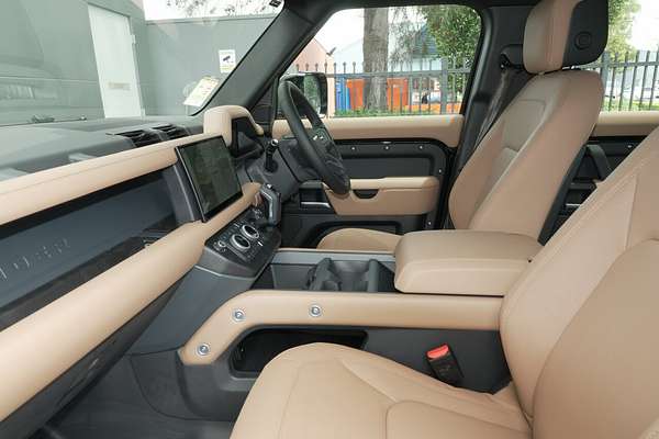 2025 Land Rover Defender 110 D350 X-Dynamic SE L663