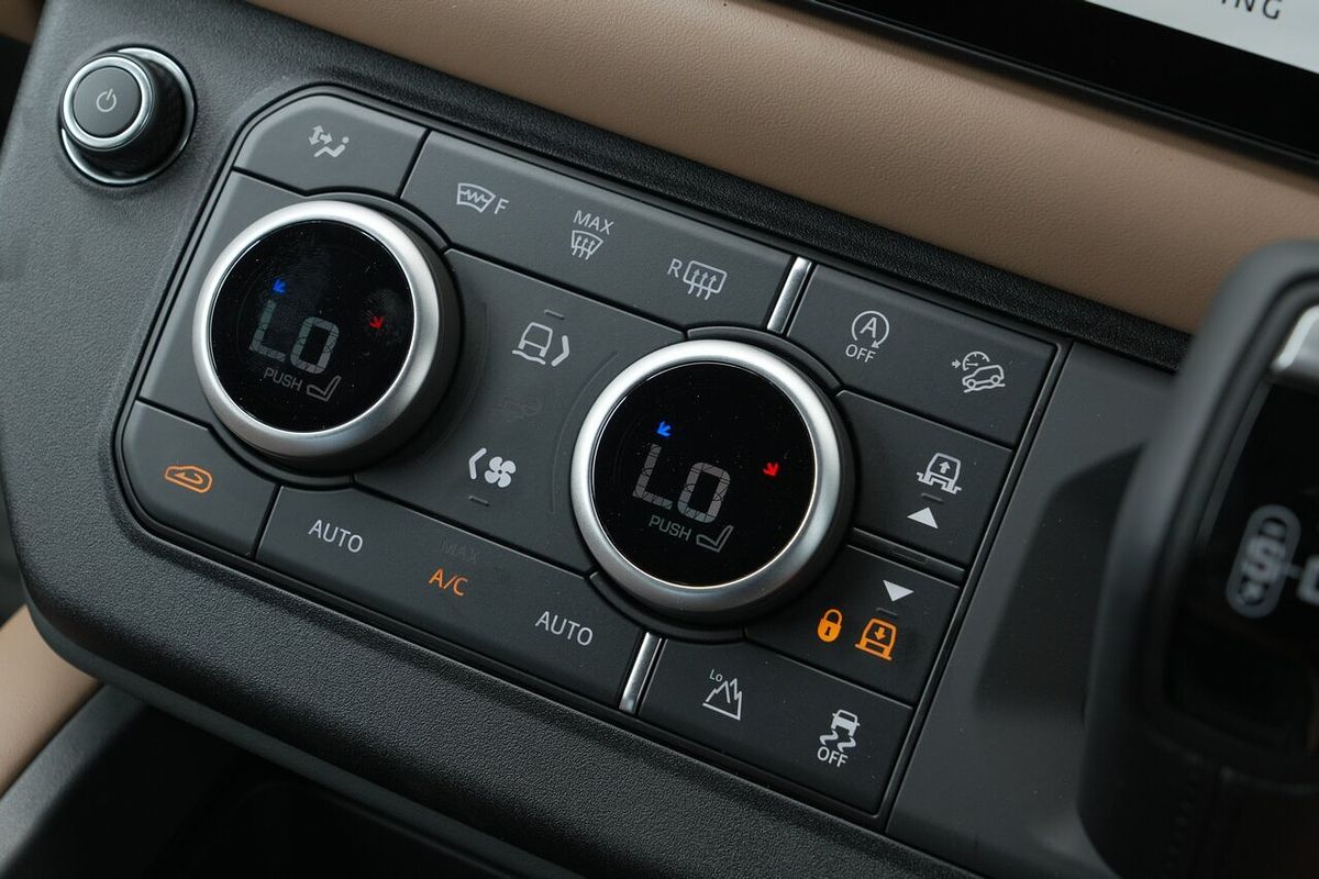 2025 Land Rover Defender 110 D350 X-Dynamic SE L663