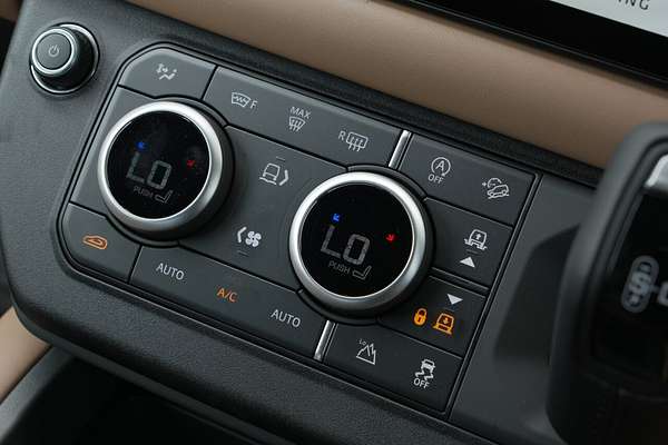 2025 Land Rover Defender 110 D350 X-Dynamic SE L663