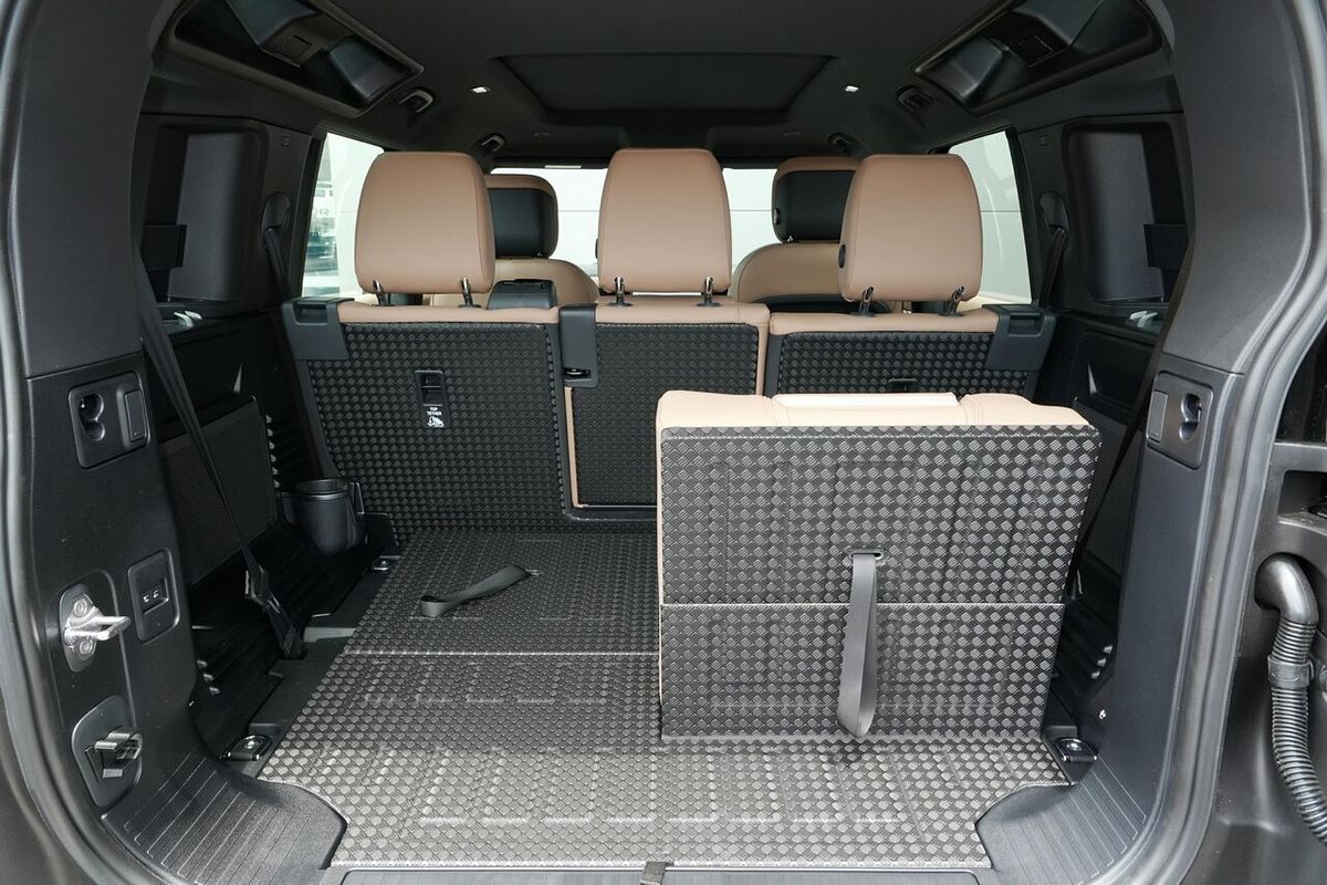 2025 Land Rover Defender 110 D350 X-Dynamic SE L663