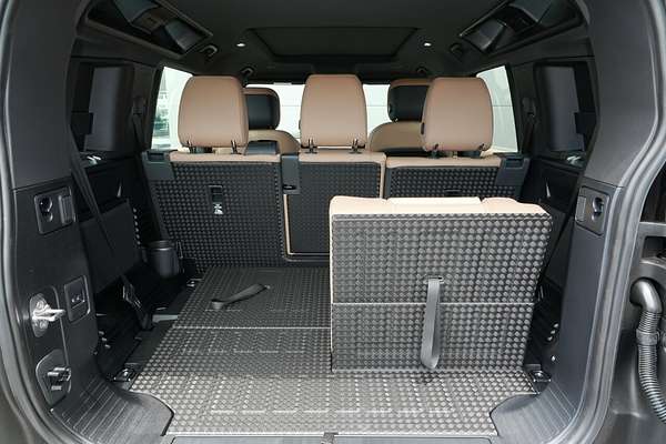 2025 Land Rover Defender 110 D350 X-Dynamic SE L663