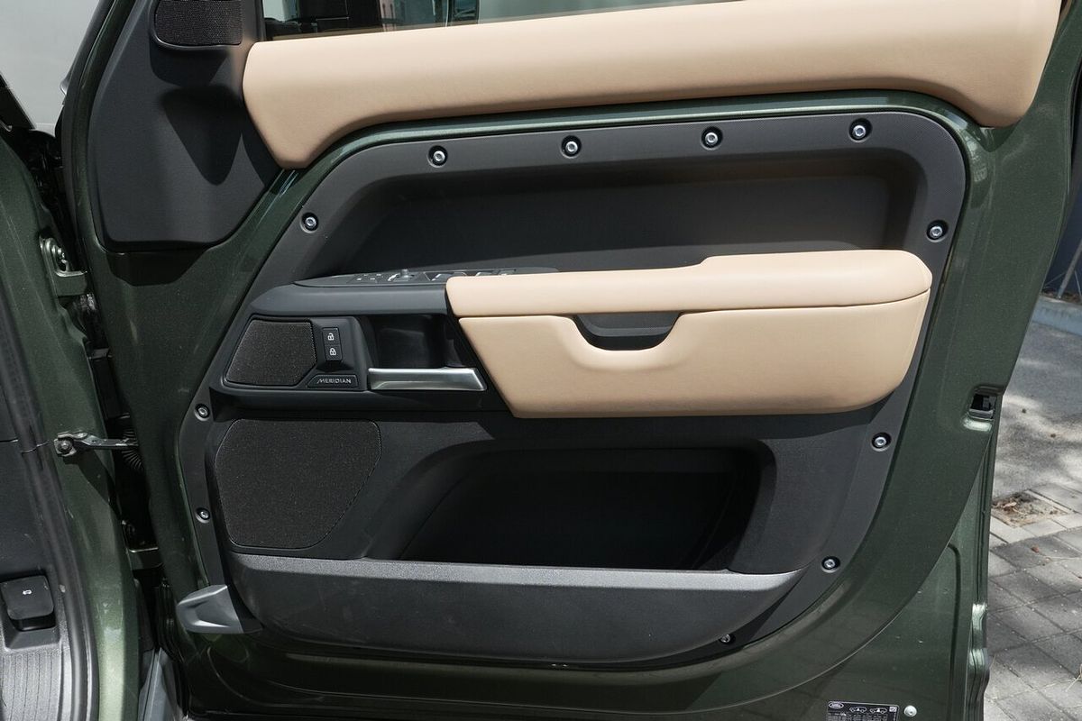 2025 Land Rover Defender 110 D350 X-Dynamic HSE L663