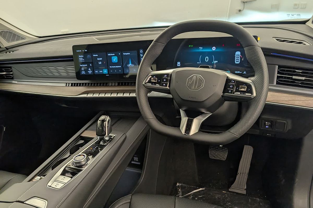 2025 MG QS Essence IS31