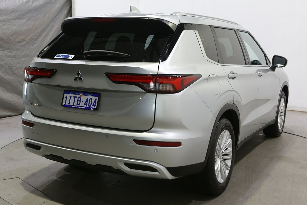 2024 Mitsubishi Outlander LS ZM