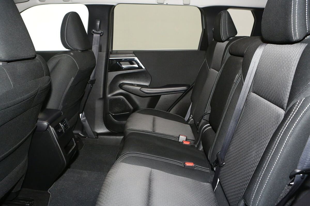 2024 Mitsubishi Outlander LS ZM