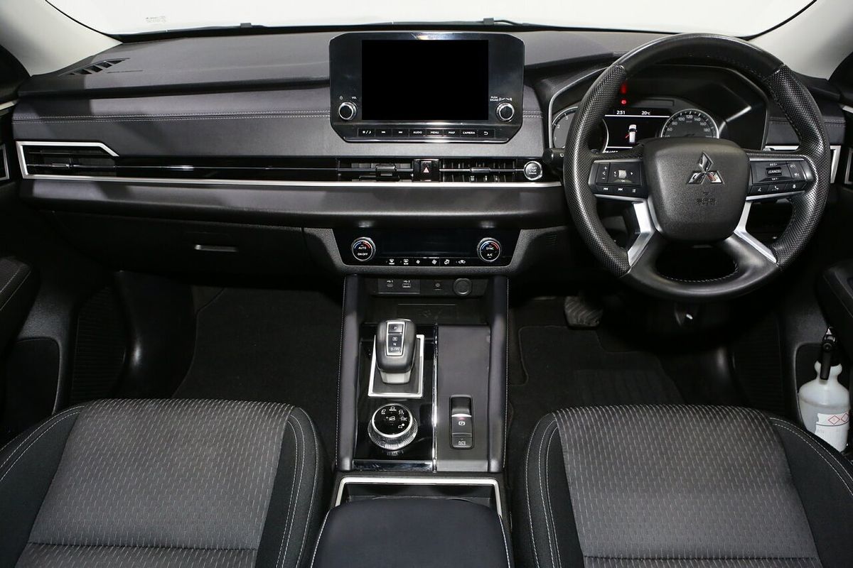 2024 Mitsubishi Outlander LS ZM