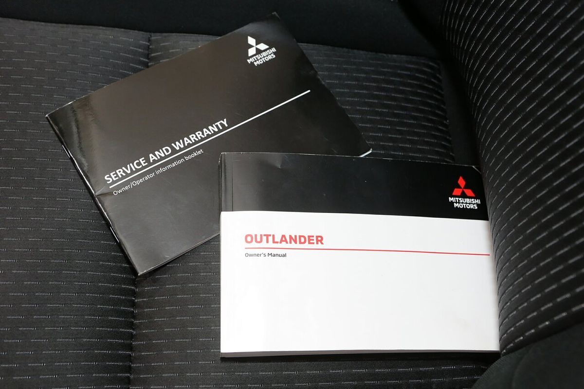 2024 Mitsubishi Outlander LS ZM