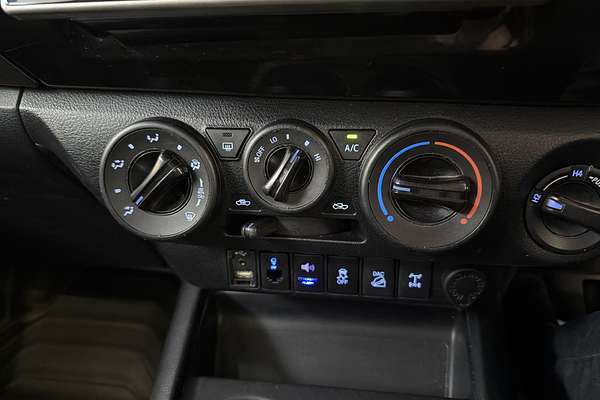 2018 Toyota Hilux SR GUN126R 4X4