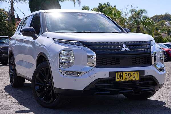 2024 Mitsubishi Outlander Black Edition ZM