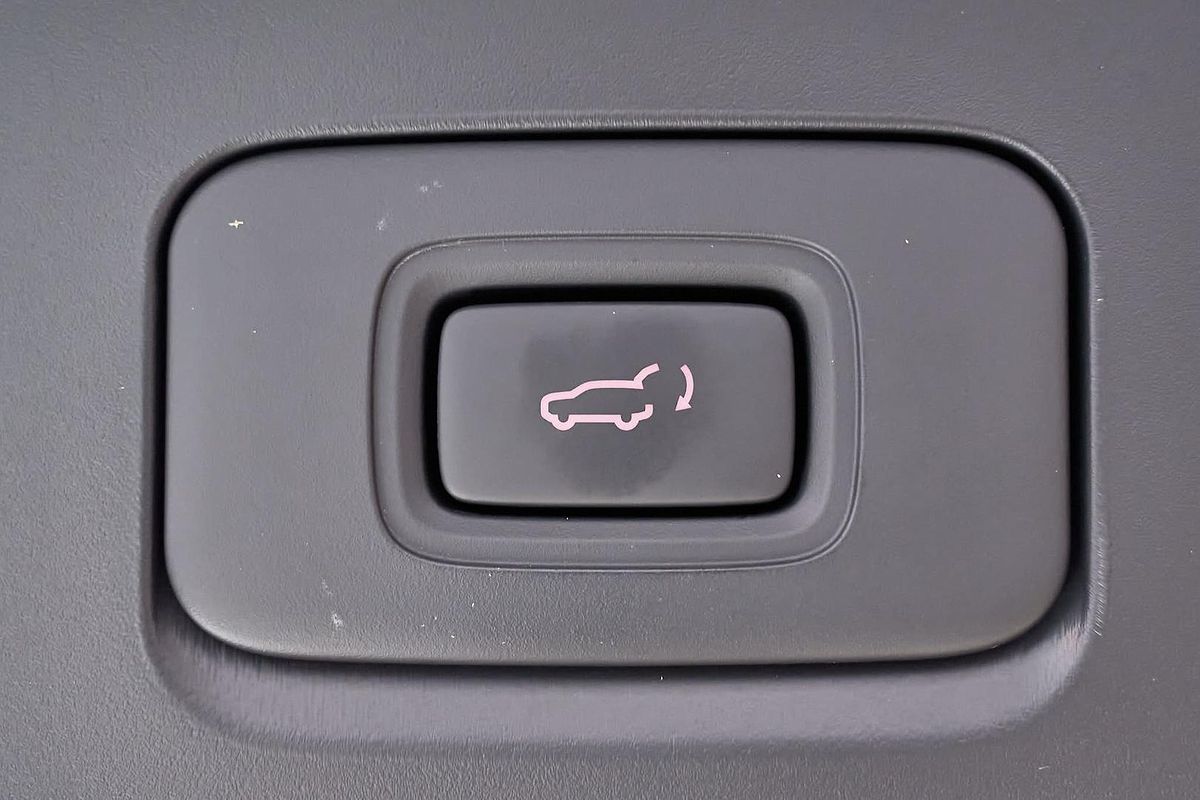 2025 Isuzu MU-X X-TERRAIN