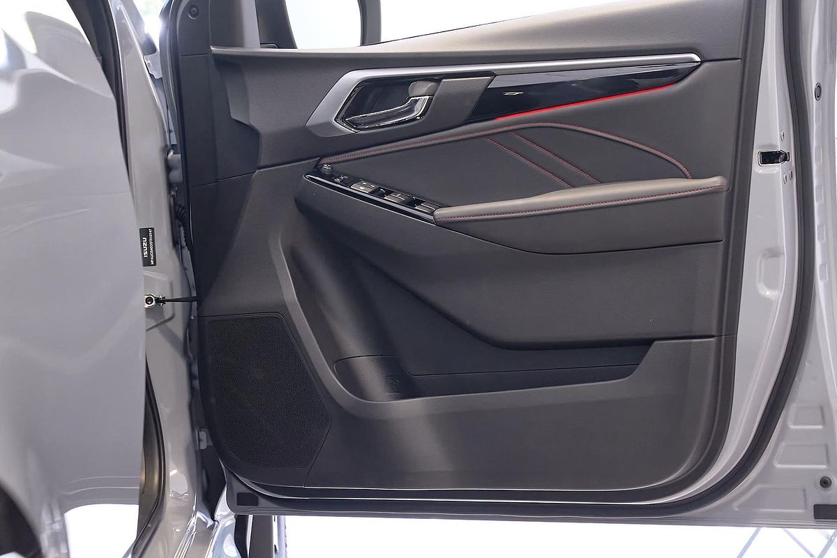 2025 Isuzu MU-X X-TERRAIN