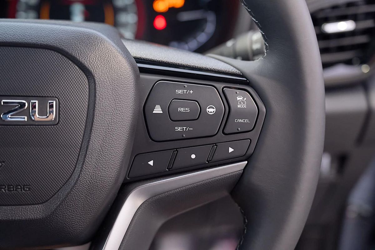 2025 Isuzu MU-X X-TERRAIN