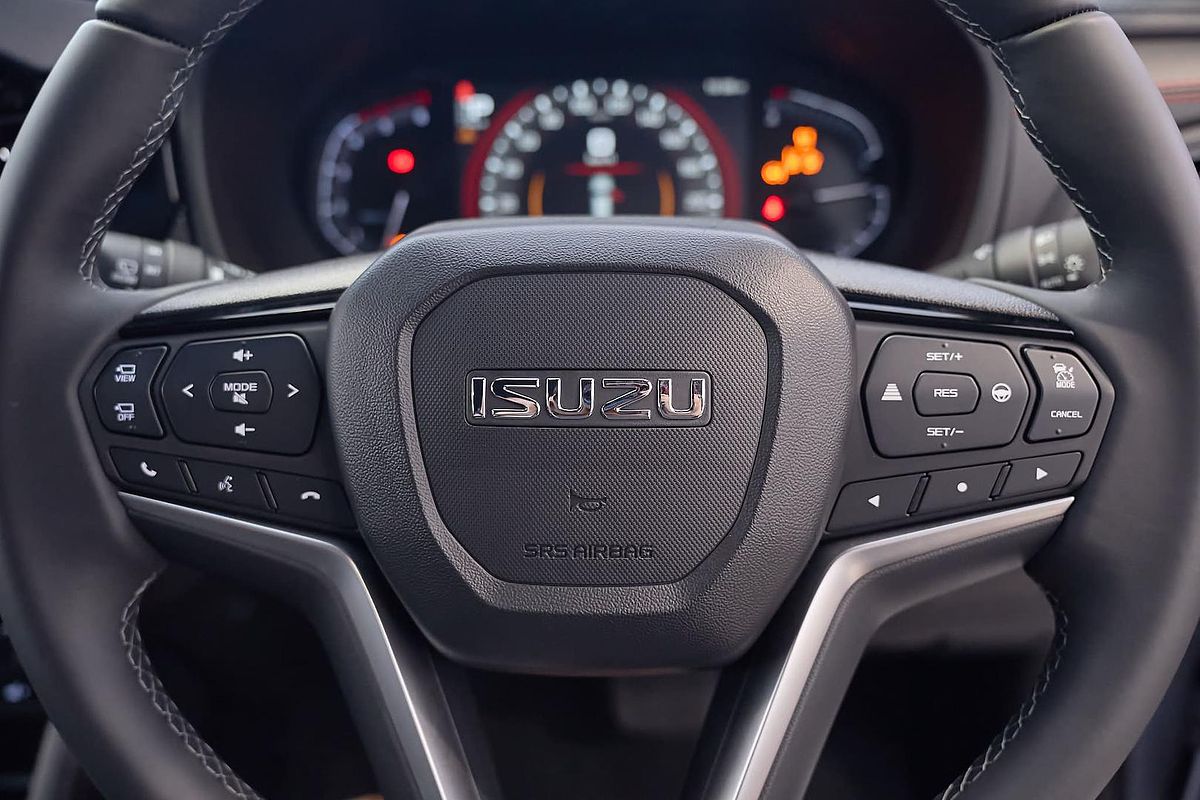 2025 Isuzu MU-X X-TERRAIN