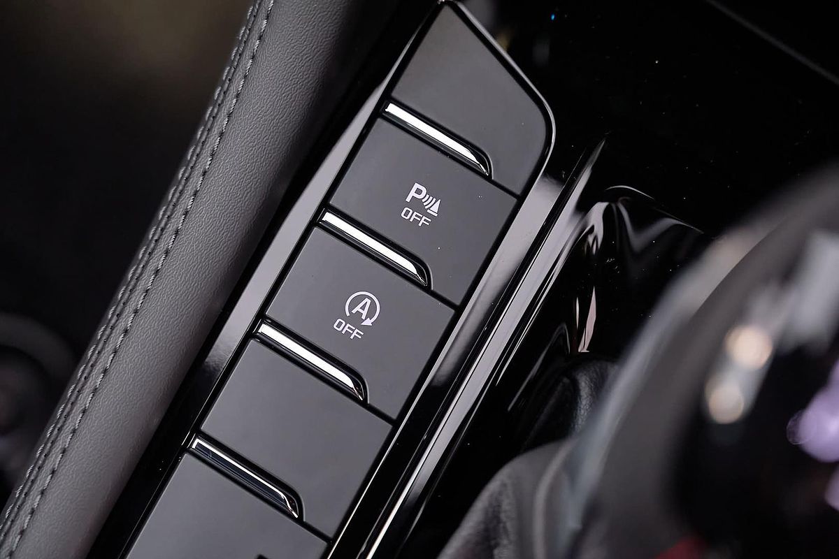 2025 Isuzu MU-X X-TERRAIN