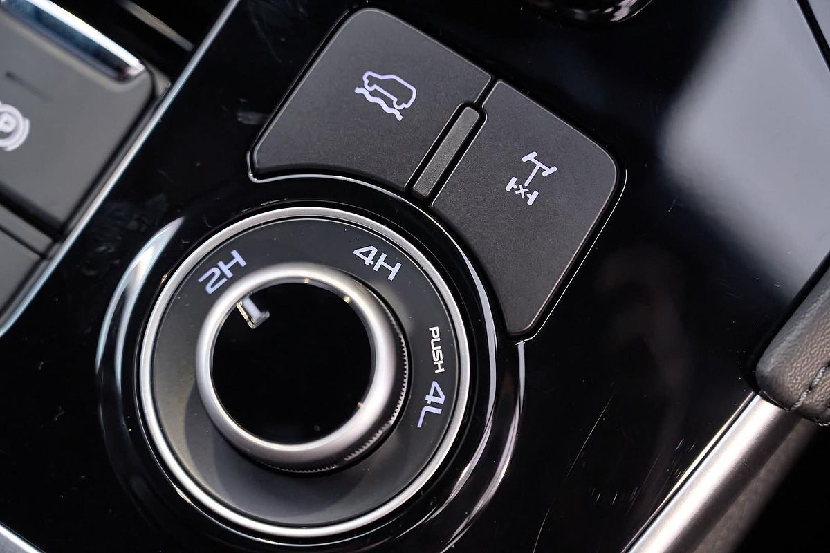 2025 Isuzu MU-X X-TERRAIN