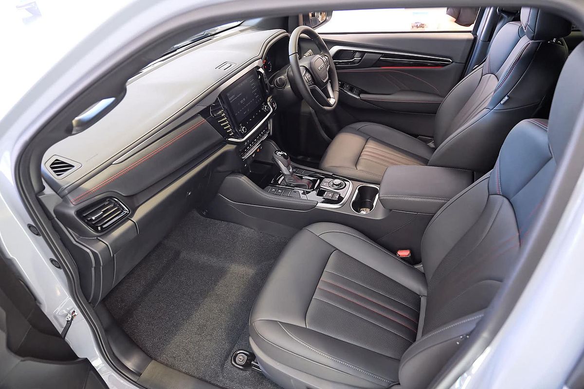 2025 Isuzu MU-X X-TERRAIN