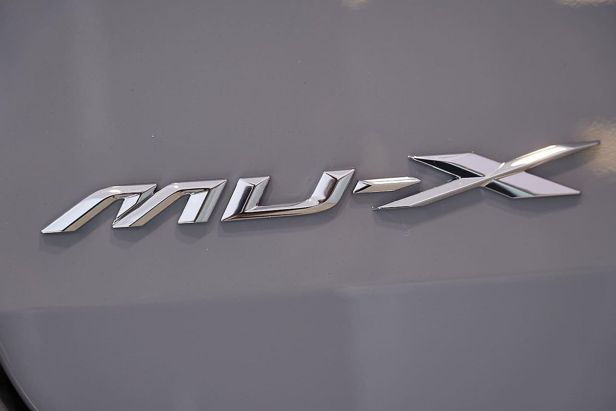 2025 Isuzu MU-X X-TERRAIN