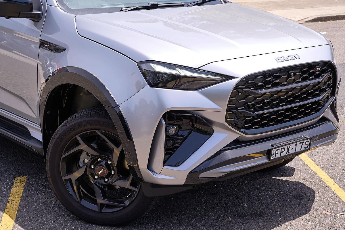 2025 Isuzu MU-X X-TERRAIN