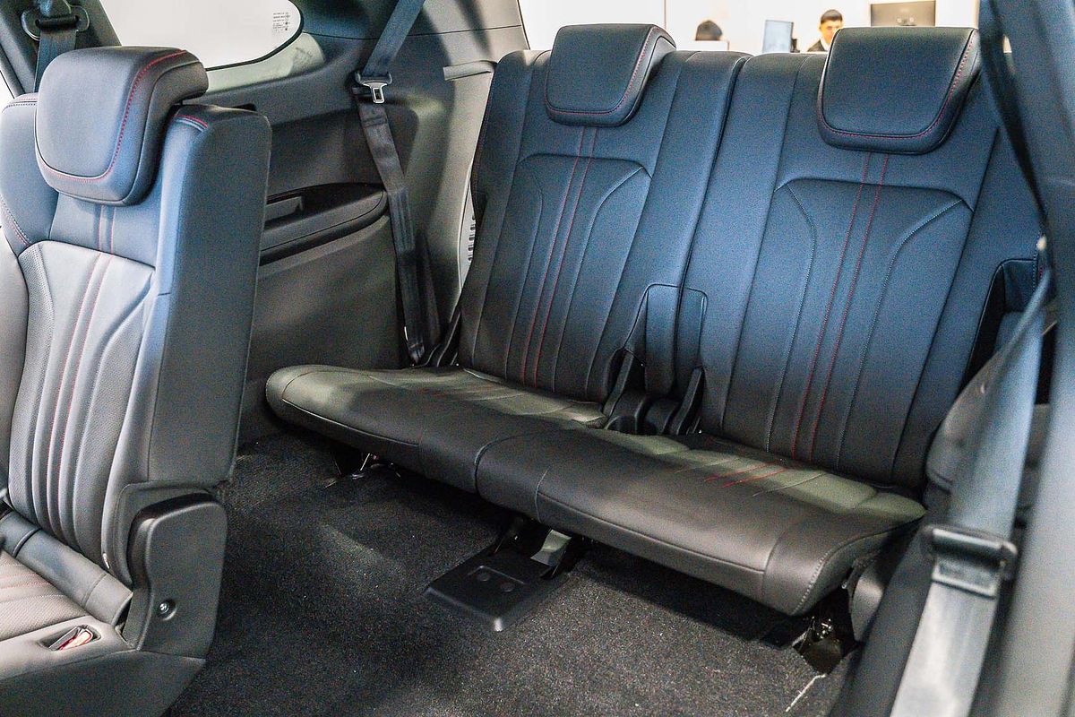 2025 Isuzu MU-X X-TERRAIN