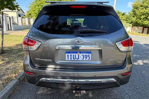 2016 Nissan Pathfinder ST-L NO OPTION PACK R52