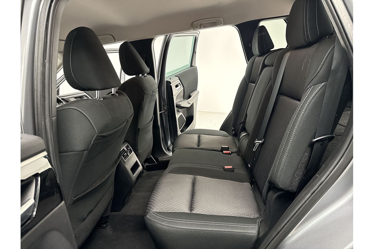 2022 Mitsubishi Outlander LS ZM