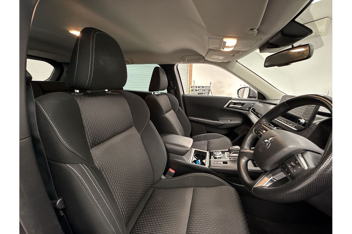 2022 Mitsubishi Outlander LS ZM