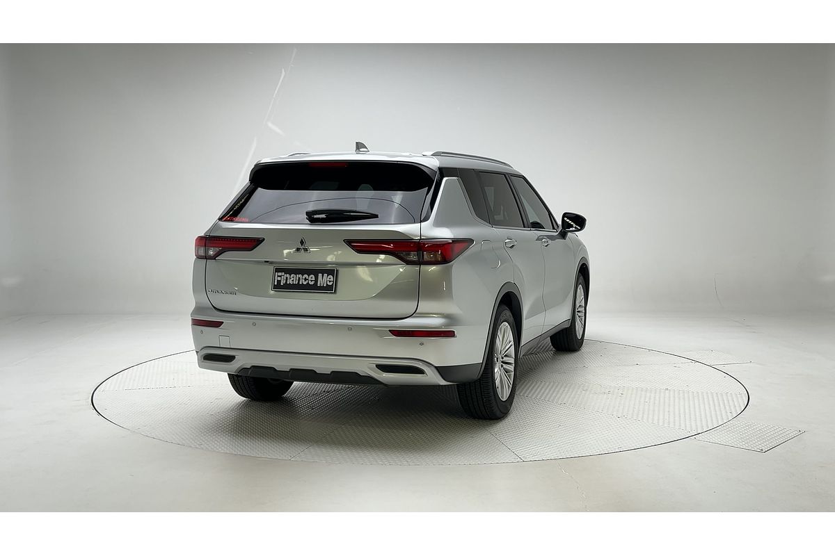 2024 Mitsubishi Outlander LS ZM