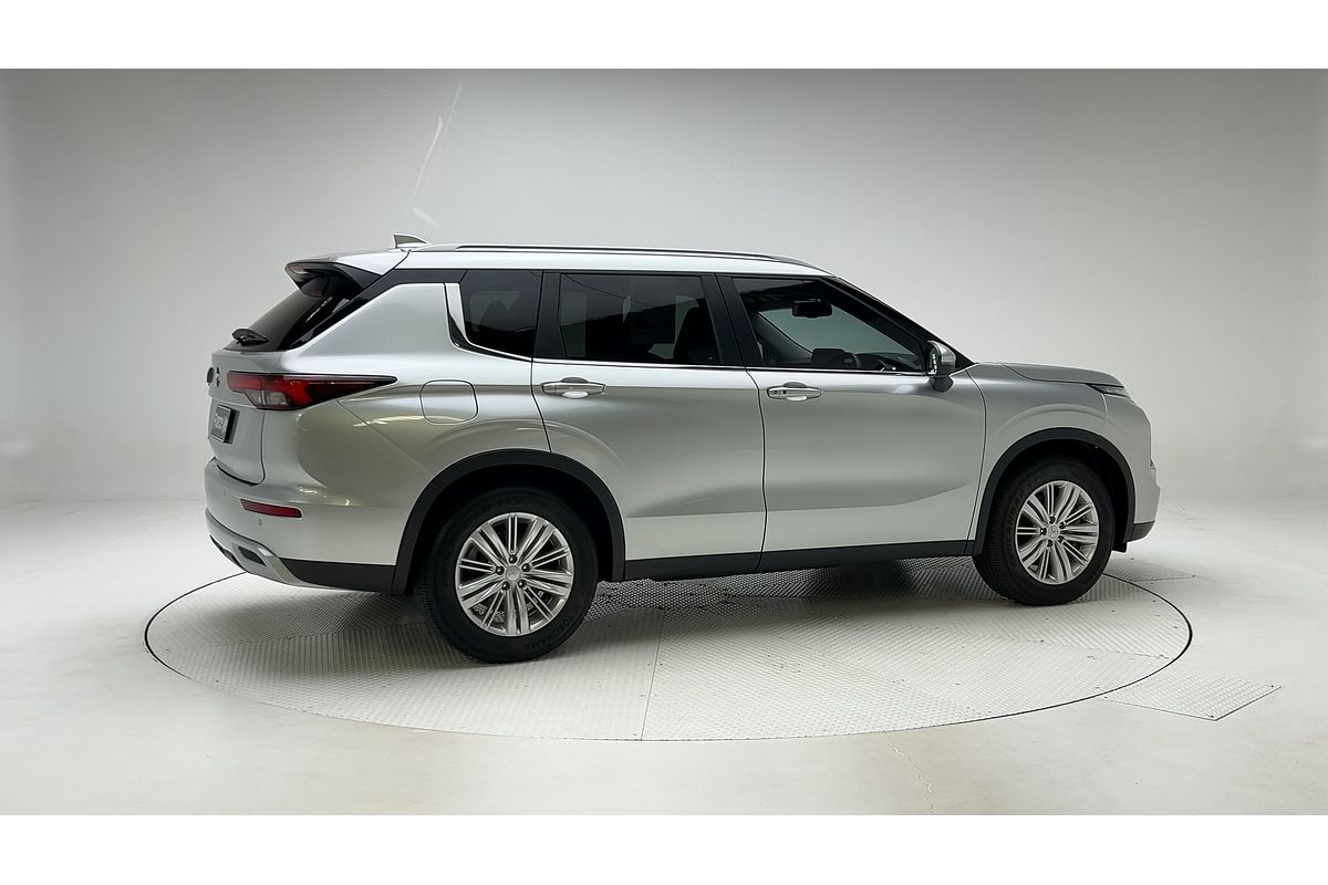 2024 Mitsubishi Outlander LS ZM