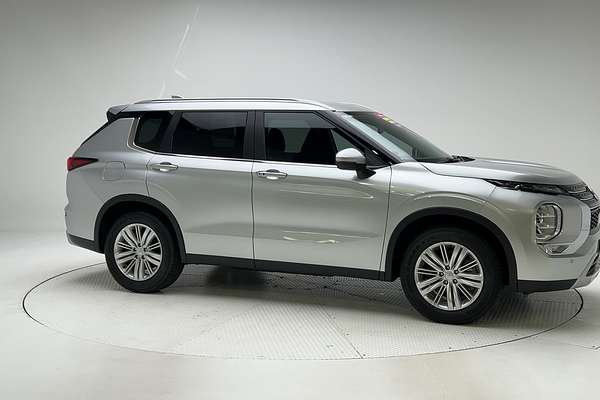 2024 Mitsubishi Outlander LS ZM