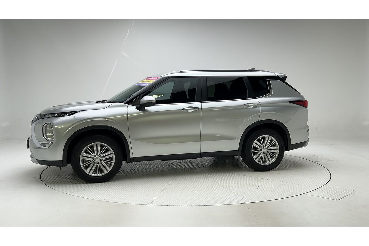 2024 Mitsubishi Outlander LS ZM