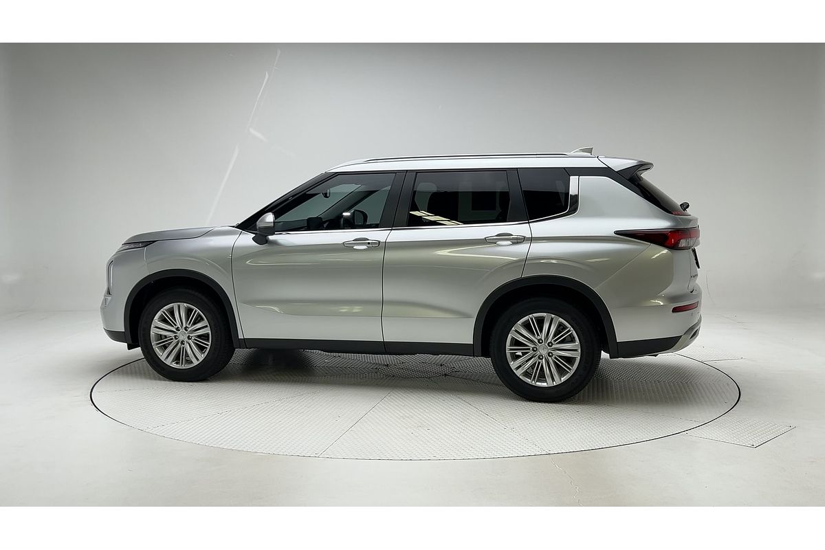 2024 Mitsubishi Outlander LS ZM