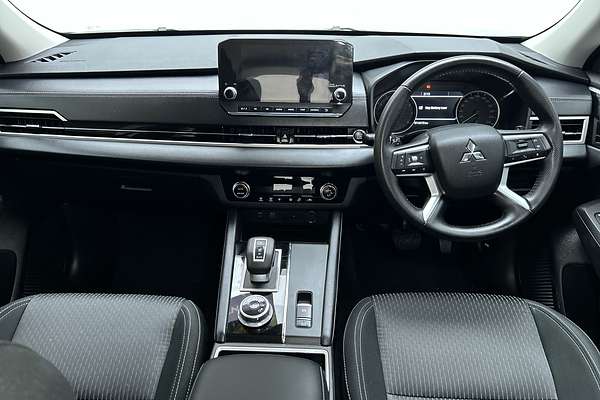 2024 Mitsubishi Outlander LS ZM