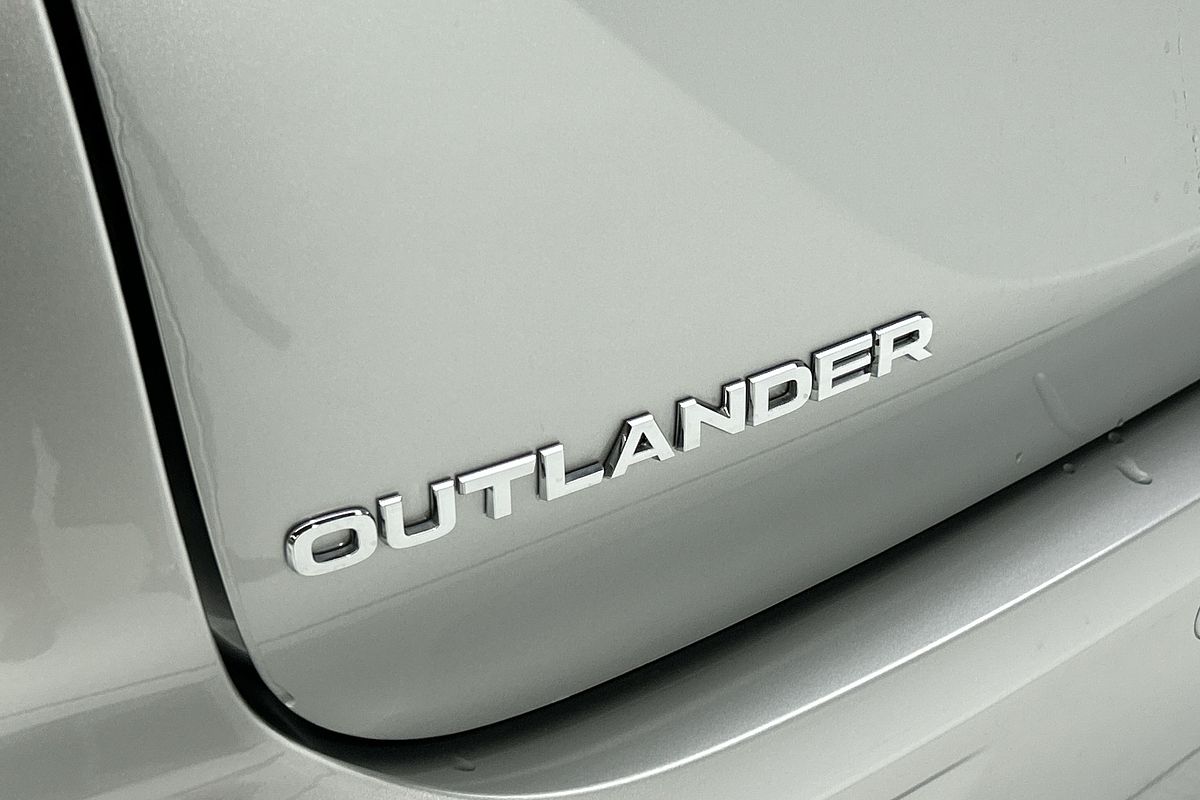 2024 Mitsubishi Outlander LS ZM