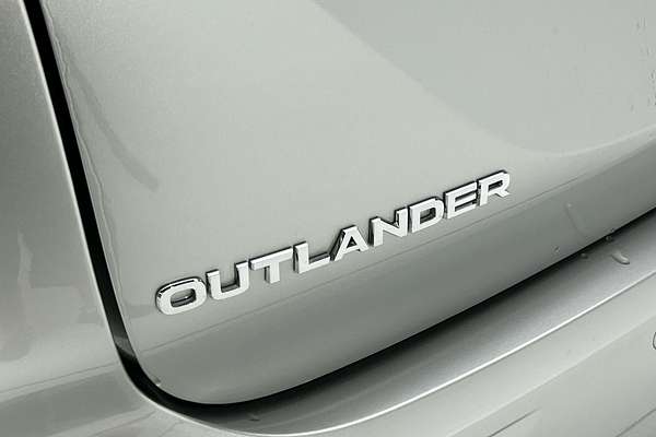 2024 Mitsubishi Outlander LS ZM