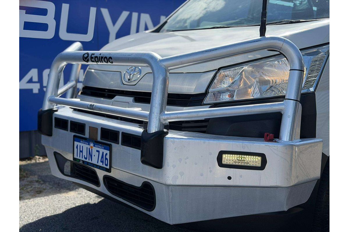 2020 Toyota Hiace Commuter GDH322R ELWB High Roof