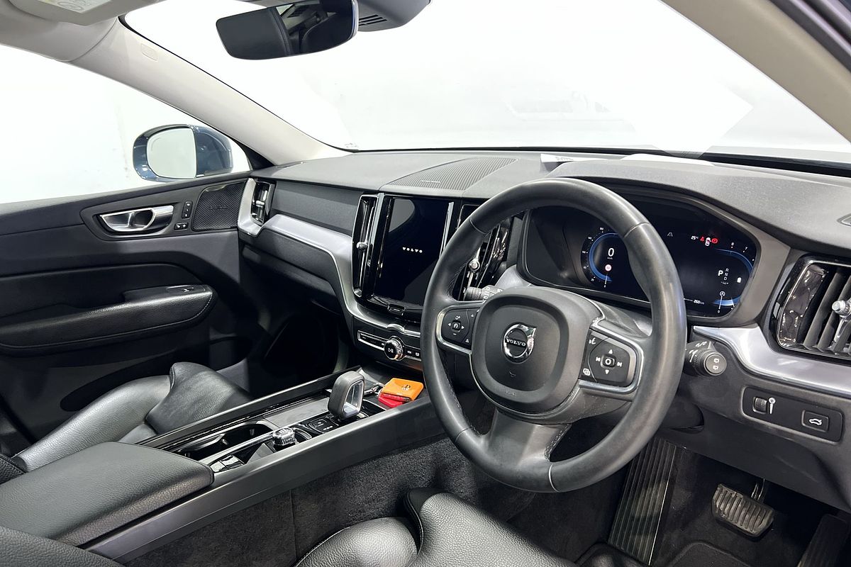 2021 Volvo XC60 B5 Momentum