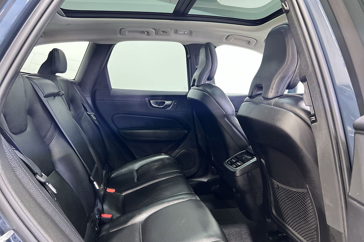 2021 Volvo XC60 B5 Momentum