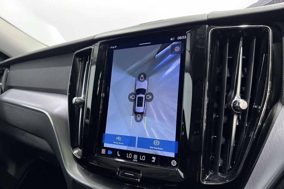 2021 Volvo XC60 B5 Momentum