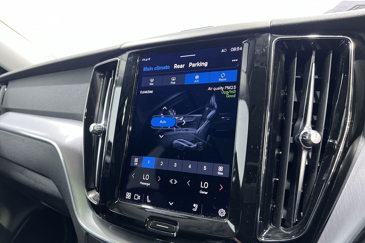 2021 Volvo XC60 B5 Momentum