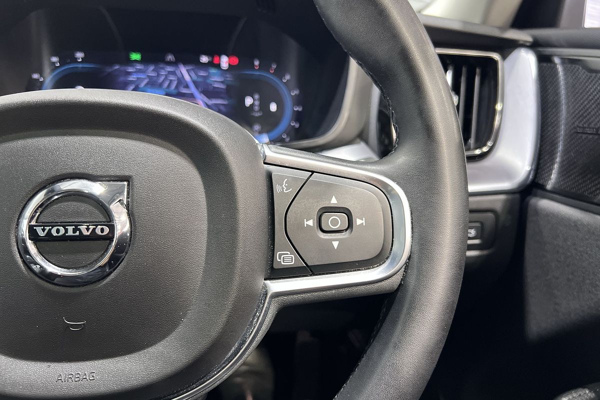 2021 Volvo XC60 B5 Momentum