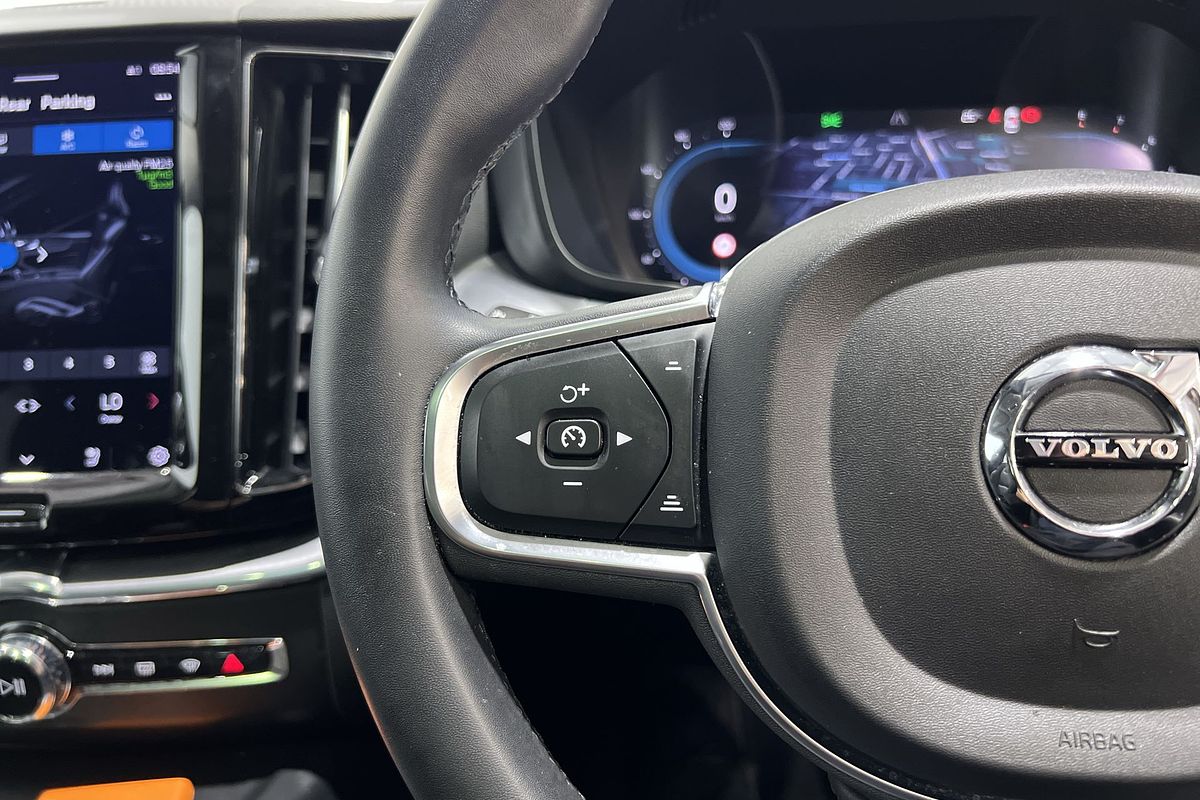 2021 Volvo XC60 B5 Momentum