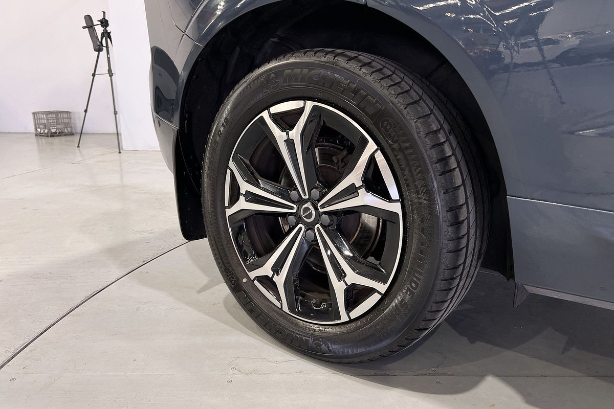 2021 Volvo XC60 B5 Momentum