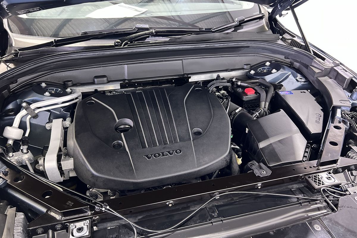 2021 Volvo XC60 B5 Momentum