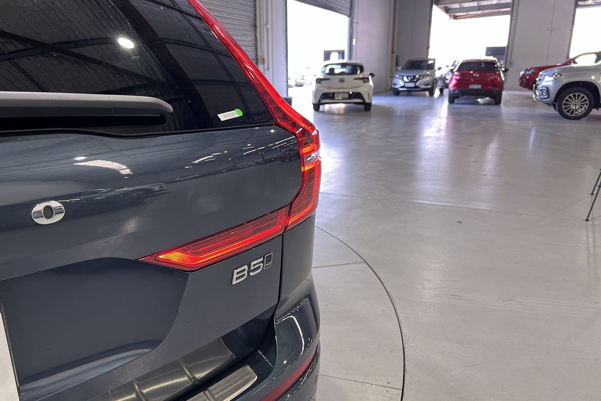 2021 Volvo XC60 B5 Momentum