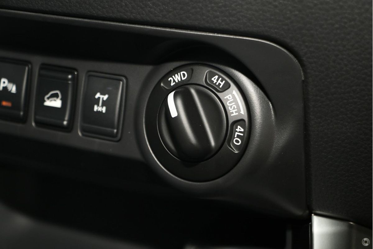 2025 Nissan Navara ST-X D23 4X4