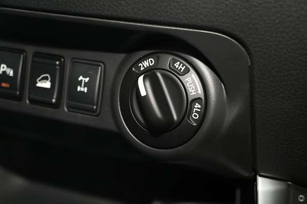 2025 Nissan Navara ST-X D23 4X4