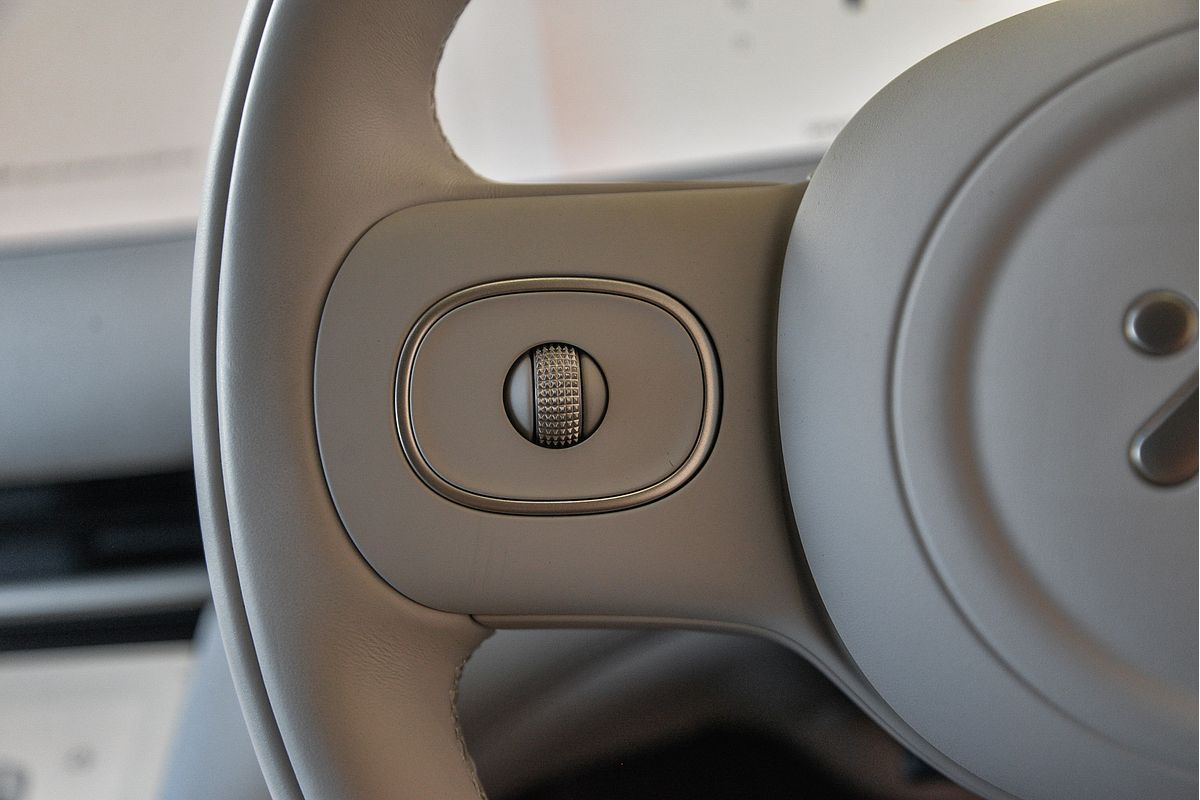 2025 MG IM6 Performance S12L