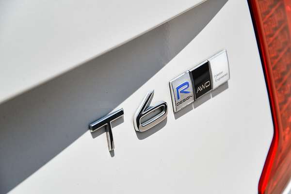 2020 Volvo XC90 T6 R-Design