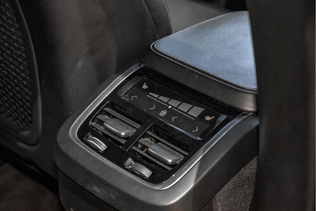 2020 Volvo XC90 T6 R-Design